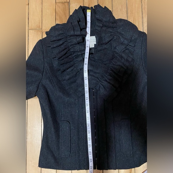 NWT ladies Med Ruffled fitted Jacket - Picture 4 of 8